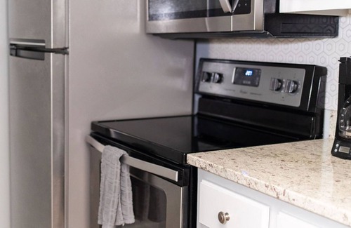 Athens Condo | TRENDY 2 BR CONDO ON S. MILLEDGE. CLEAN AND CLOSE TO EVERYTHING!/2