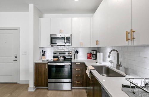 Forest Park Apartment | ~ Trendy 3BR/2BA Urban Oasis! ~