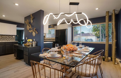 Twin Lakes House | Trendy 4 Bedroom House - 15 minutes from Downtown