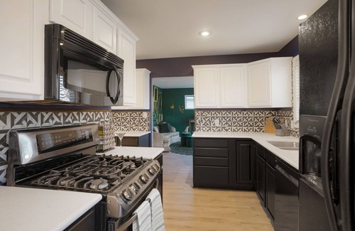 Twin Lakes House | Trendy 4 Bedroom House - 15 minutes from Downtown