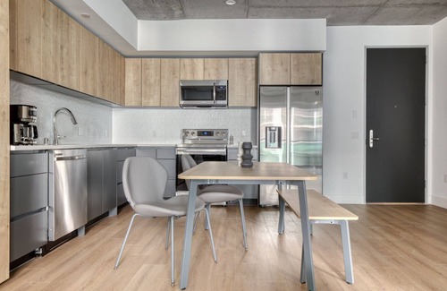 City West Apartment | Trendy Downtown 1BR w/Pool, Gym & W/D near Staples Center, by Blueground