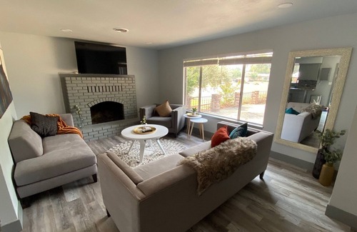 Redding House | Trendy Updated 3Bd/ 2 bth w/ Pool