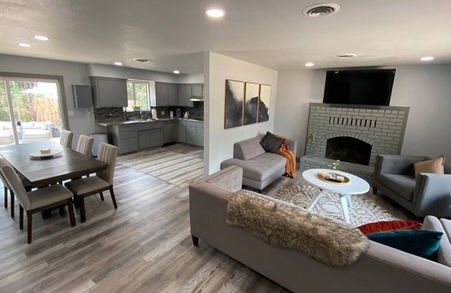 Redding House | Trendy Updated 3Bd/ 2 bth w/ Pool