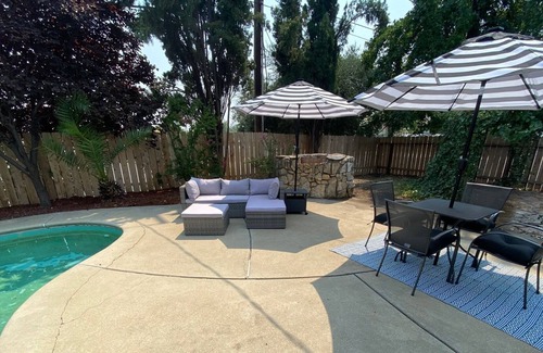 Redding House | Trendy Updated 3Bd/ 2 bth w/ Pool