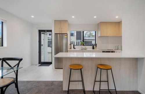 Trentham House | Trentham Stylish 2-BR Retreat