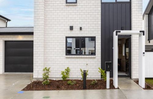 Trentham House | Trentham Stylish 2-BR Retreat