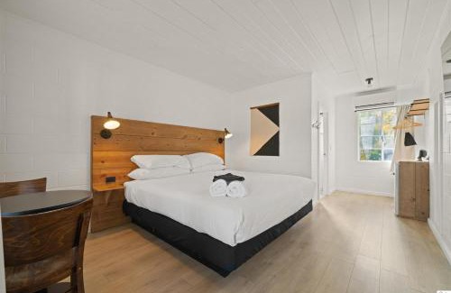 Red Bluff Hotel | Triangle Motel