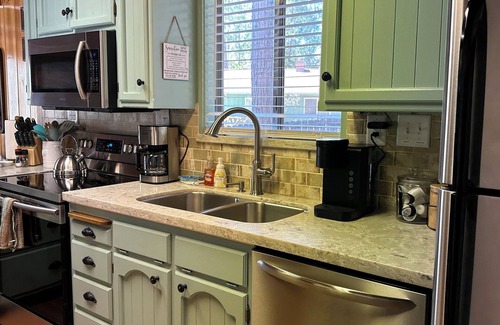 Twain Harte Cabin | Trickle Creek Lodge - Central Air, Huge Deck with Fire Pit and Hot Tub