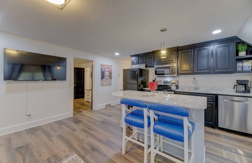 Columbia Apartment | Trim 1/1 in Gorgeous Columbia!