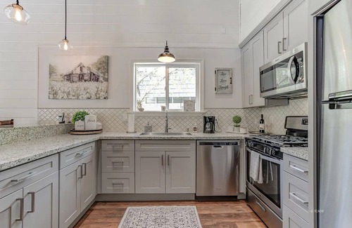 Douglas City House | Trinity River Modern Farmhouse: Private Boat Launch, Fire Pit, outdoor games
