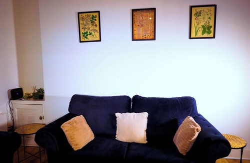 Liverpool House | Triple Room in Kensington with Ensuite Bathroom and Workspace