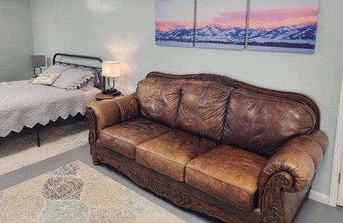 Nicholson Apartment | Triple T Guest Studio