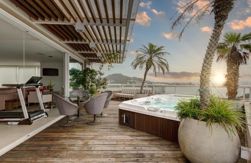 Joao Paulo Apartment | Triplex com jacuzzi na melhor vista de Floripa!