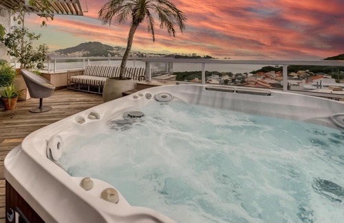 Joao Paulo Apartment | Triplex com jacuzzi na melhor vista de Floripa!