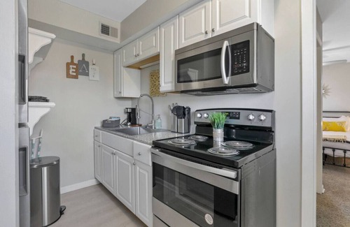 Franklin Park Apartment | Trolley District Treasure 1 BR Apt!