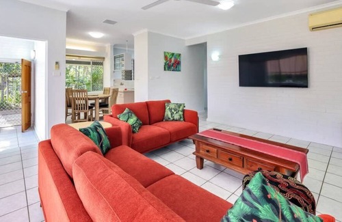 Rapid Creek House | Tropical 2BR Darwin Oasis