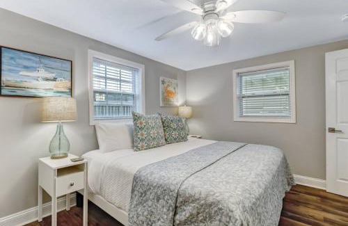 Fernandina Beach House | Tropical Beach Bungalow Down - Backyard - Grill - Across Street from Beach