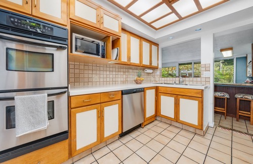 Kailua House | Tropical Gardens,4 Bdr, Large Yard, Pool, 5 min Walk to Beach,Koi Pond, Kailua