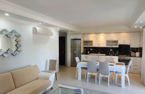 Side Apartment | TROPICAL GARDENS ; spacious ground floor 2 bed home