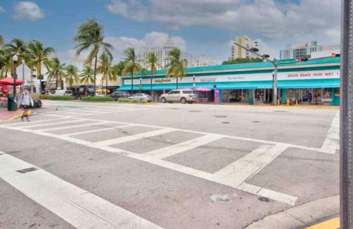 South Beach Apartment | TROPICAL HAVEN POOL & 2BLOCKS TO BEACh