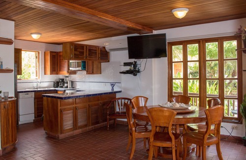 Contadora Island Villa | Tropical Island Villa Overlooking Playa Galeón – 30-Night Minimum Isla Contadora