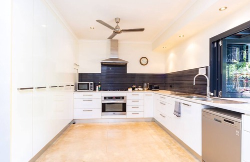 Rapid Creek Apartment | Tropical Luxury Darwin Style Apartment +WARM POOL +Bikes +Foreshore +Pet Croc