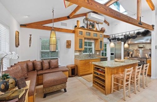 Encinitas House | Tropical Palms Plantation Beach Cottage - Historic Encinitas Walking District