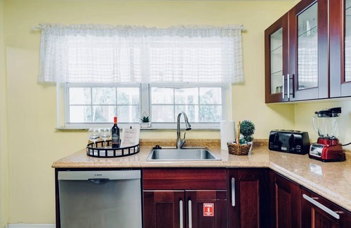 Bradenton House | Tropical Paradise - Private Pool - Close Beaches