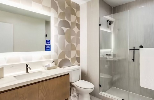 Ojus Hotel | Tropical Paradise Retreat! Pet-friendly Property, Rooftop Swimming Pool!