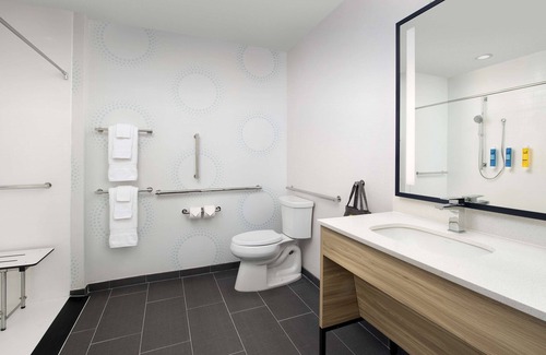 Burton Hotel | Tru by Hilton Beaufort, SC