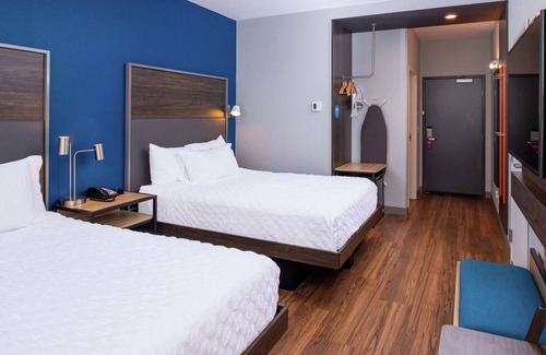 Simonton Lake Hotel | Tru by Hilton Elkhart, IN