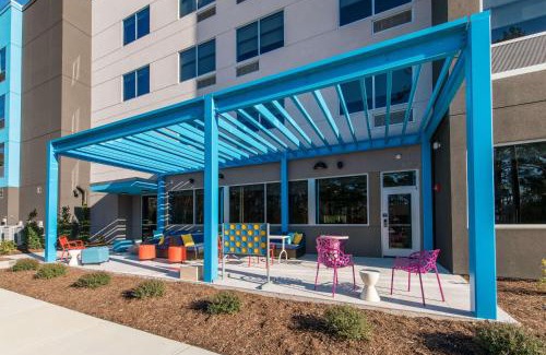Cape Fear Hotel | Tru by Hilton Fayetteville I-95