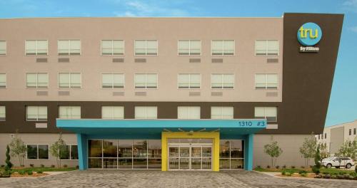 Lafayette Hotel | Tru by Hilton Lafayette River Ranch