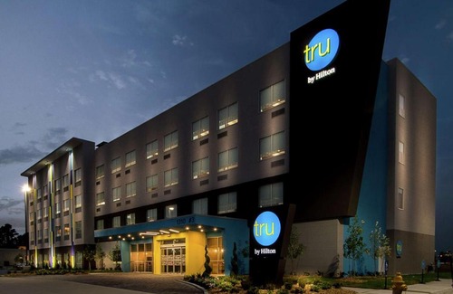 Lafayette Hotel | Tru by Hilton Lafayette River Ranch