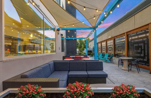 Lathrop Hotel | Tru By Hilton Lathrop