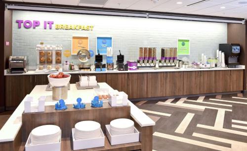 Lawrence Hotel | Tru By Hilton Lawrence