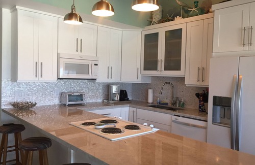 Key Largo House | True 3/3 Direct Oceanfront.Good winter dates. Marina,Beach,pools, pickball, bbq,