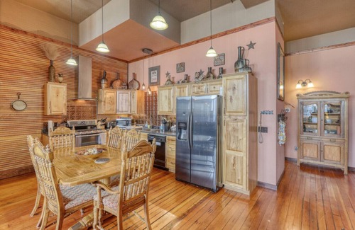 Whitewood House | Truly the GOAT! Hot tub, Pet friendly, Walk to bar/restaurant, Quiet, Unique