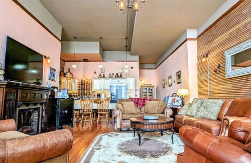 Whitewood House | Truly the GOAT! Hot tub, Pet friendly, Walk to bar/restaurant, Quiet, Unique