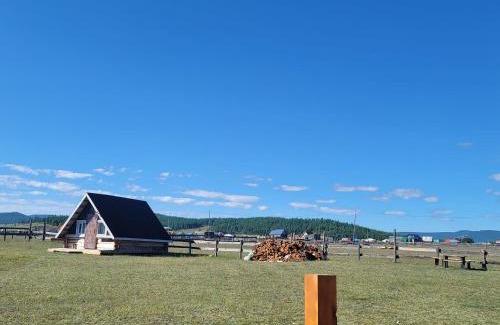 Hatgal House | Tsaatan - Small house by the lake