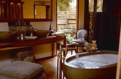 Buffalo Hills Game Reserve Hotel | Tsala Treetop Lodge