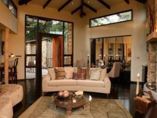 Buffalo Hills Game Reserve Hotel | Tsala Treetop Lodge