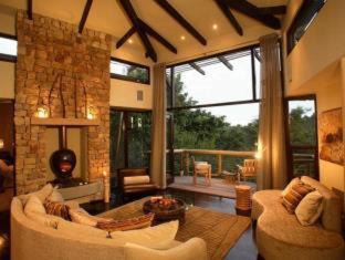 Buffalo Hills Game Reserve Hotel | Tsala Treetop Lodge