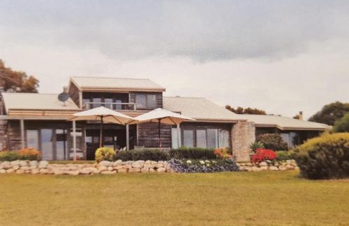 Emu Bay Villa | tu Emuz Stone Beachfront Villa, Emu Bay, Kangaroo Is