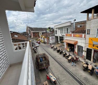 Roldanillo House | Tu habitación en el centro de Roldanillo