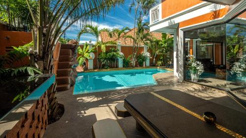 South Pattaya Villa | TUCHELAND Luxury Pool Villa Pattaya Walking Street 7 Bedrooms