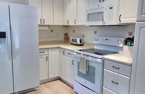 St. Marys Cottage | Tucked away quiet cottage~5 blocks to riverfront and Cumberland Island ferry