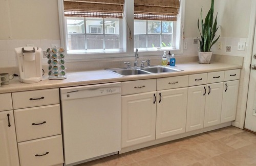 St. Marys Cottage | Tucked away quiet cottage~5 blocks to riverfront and Cumberland Island ferry