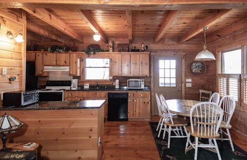 Pine Mountain Cabin | Tucked in the woods yet close to the pool