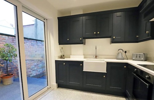 Belfast House | Tudor Heaven - Lisburn Road - BT9